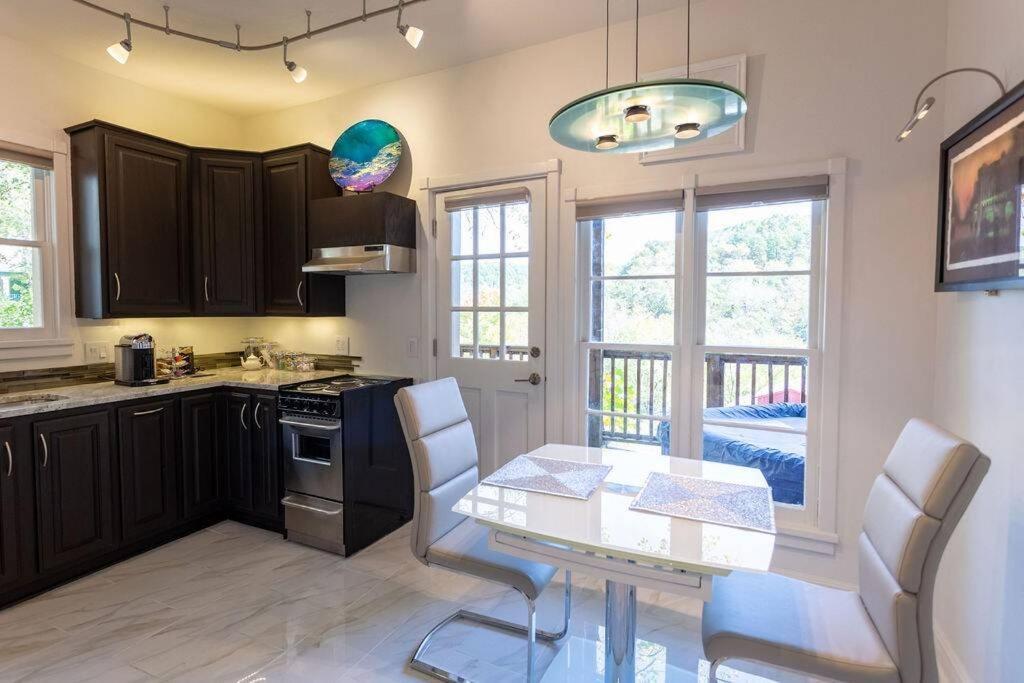 Private Luxury Suite With Hot Tub Downtown יוריקה ספרינגס מראה חיצוני תמונה