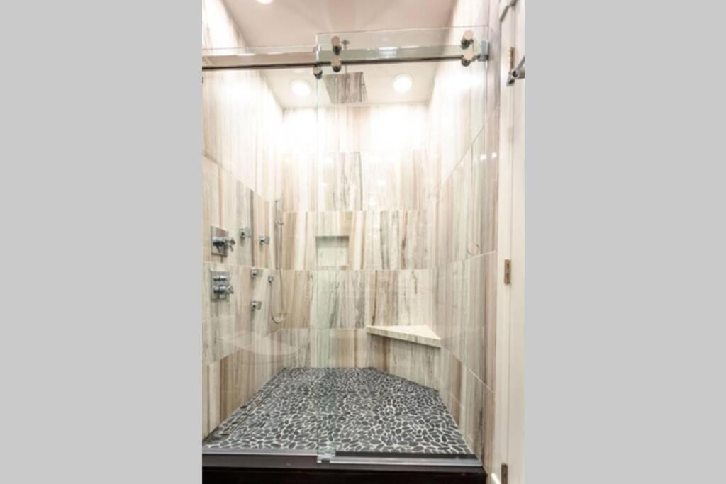Private Luxury Suite With Hot Tub Downtown יוריקה ספרינגס מראה חיצוני תמונה
